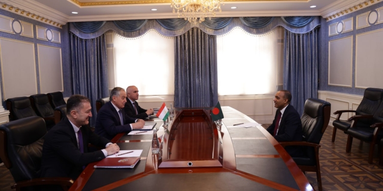Tacikistan Dışişleri Bakanı, Bangladeş elçisiyle görüştü